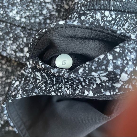 Lululemon Black and White Speckled Mesh Detail Crop Leggings - Picture 4 of 11